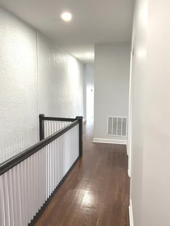 $2,100 | 224 East Cass Street, Unit PH, Joliet, IL 60432