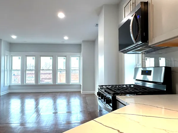$2,100 | 224 East Cass Street, Unit PH, Joliet, IL 60432