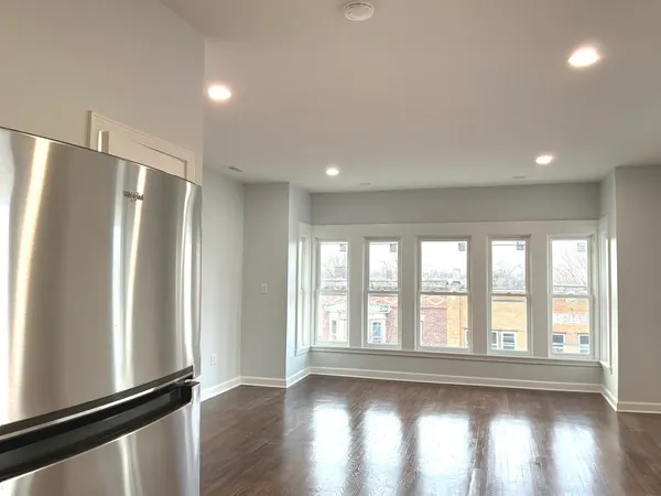 $2,100 | 224 East Cass Street, Unit PH, Joliet, IL 60432