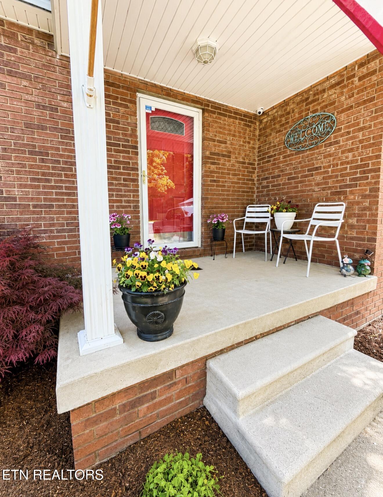 23 Castleford Way Middlesboro, KY 40965 - Photo 2 of 31 IMG_5346