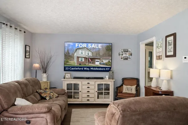 $202,500 | 23 Castleford Way, Middlesboro, KY 40965