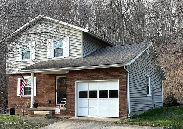 $208,000 | 23 Castleford Way, Middlesboro, KY 40965