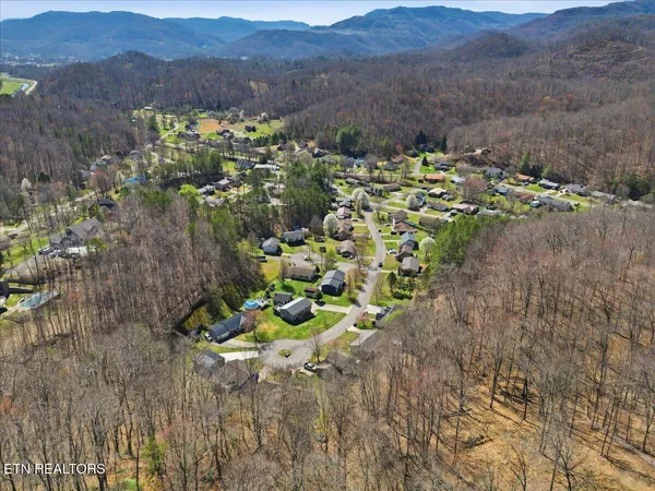 $208,000 | 23 Castleford Way, Middlesboro, KY 40965