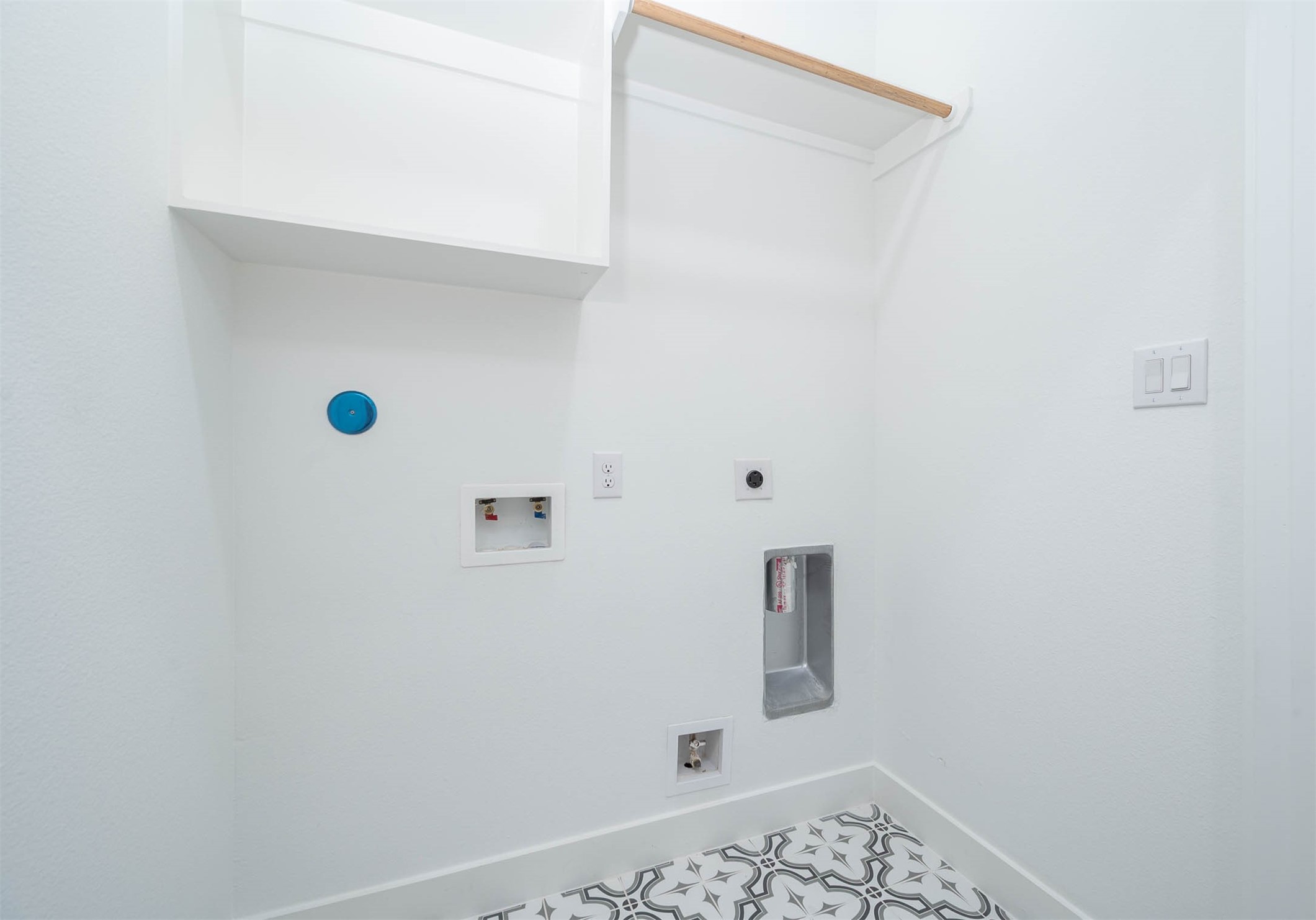 1515 Euel Street Houston, TX 77009 - Photo 20 of 34 Convenient laundry area with built-in hookups and storage space designed for everyday functionality.