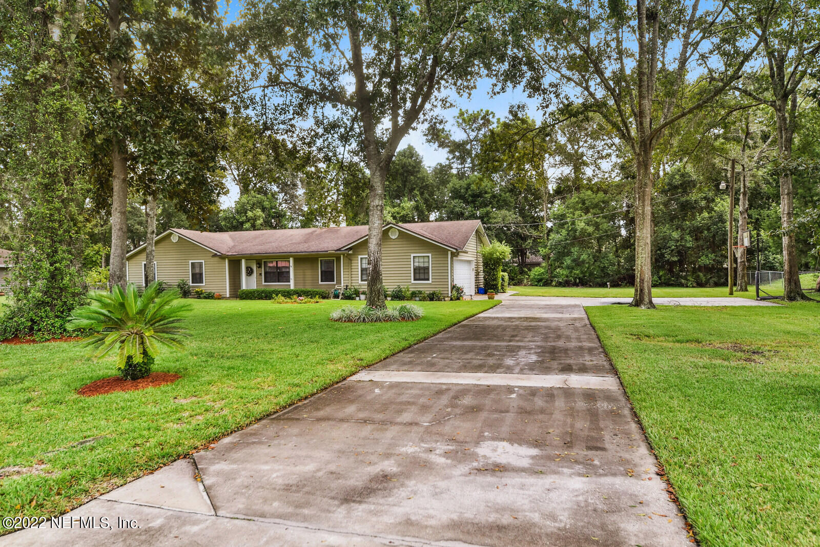 15003 Wade Road Jacksonville, FL 32218 - Photo 2 of 28 001_1600x1067_mls_1600x1067