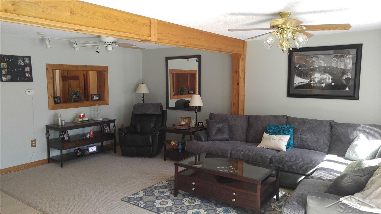 615 Adams Road Saginaw, MI 48609 - Photo 6 of 41 31288527-5.JPG