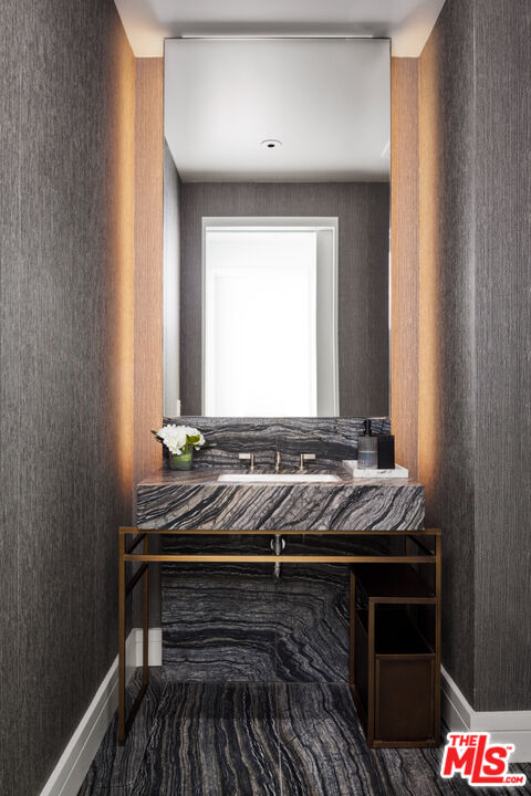 211 Elm Court, Unit 39A Los Angeles, CA 90067 - Photo 12 of 30 a room with furniture and window