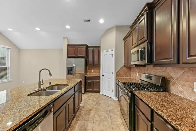 $2,100 | 22403 Pebble Falls Lane, Tomball, TX 77375