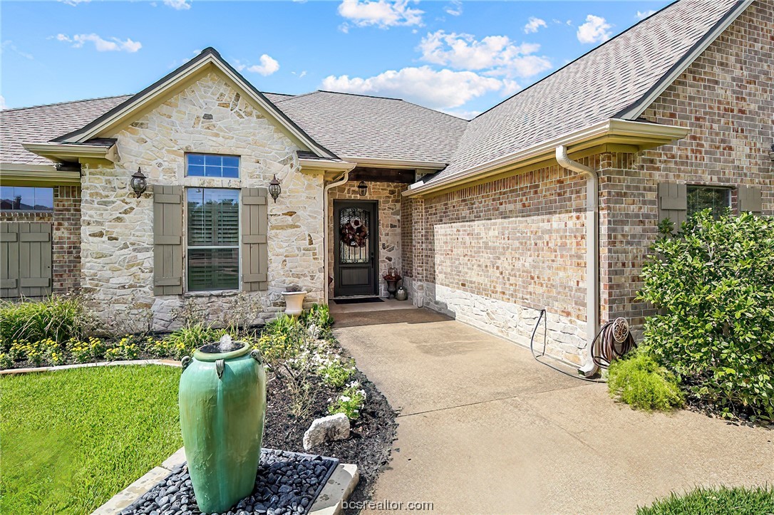 a view of a house with yard and a garden