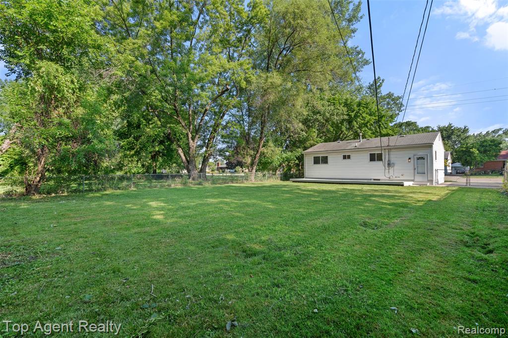 13738 Toepfer Road Warren, MI 48089 - Photo 29 of 47