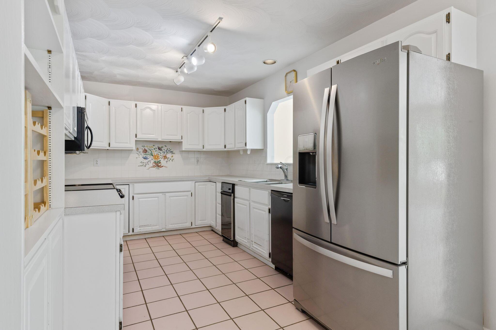 8945 Cheshire Road Sunbury, OH 43074 - Photo 19 of 56 Large SS Refrigerator