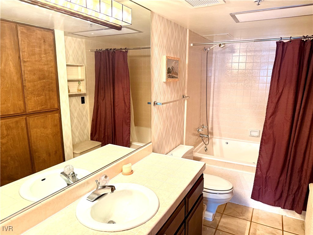 333 Ski Way, Unit 282 Incline Village, NV 89451 - Photo 3 of 32 Ensuite full bath