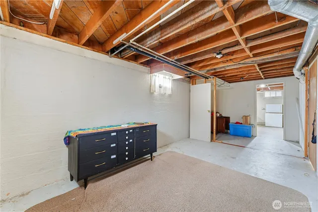 a view of a storage & utility room with washer and dryer