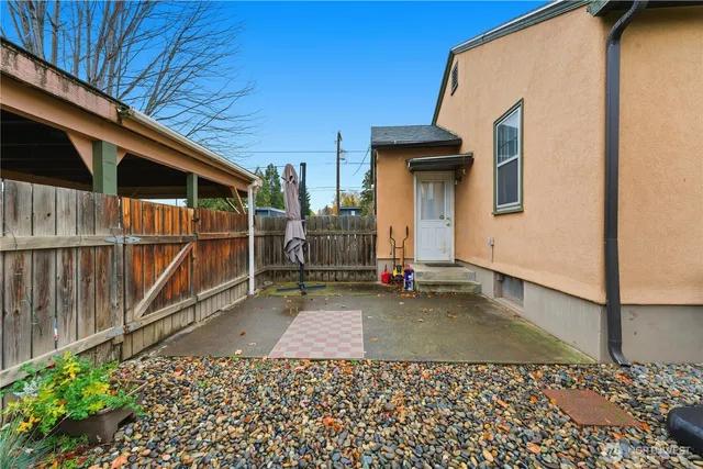 a view of a garden with an trees