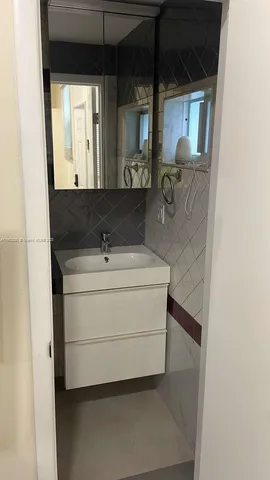 a close view of sink