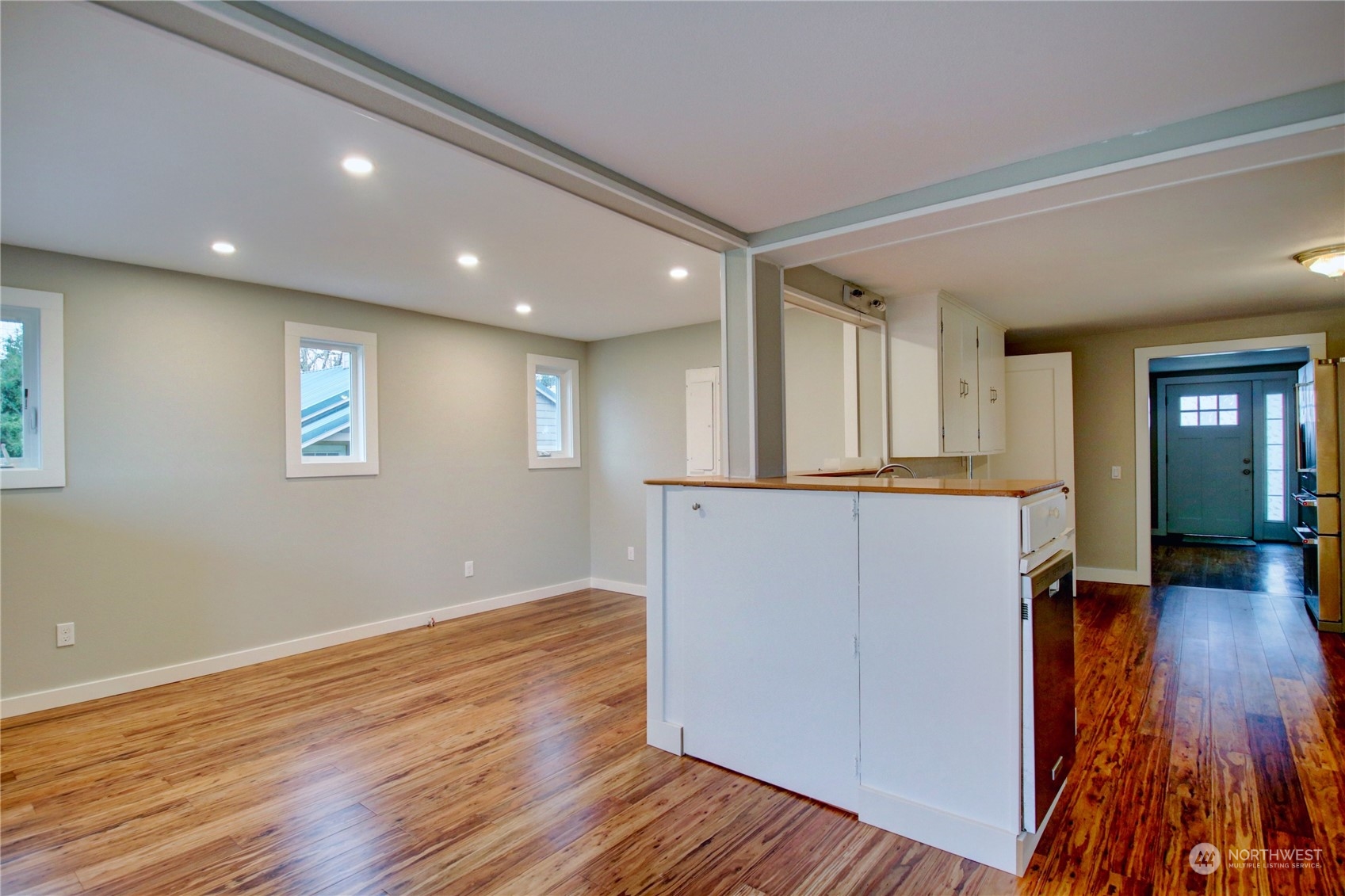16614 Dunbar Road Mount Vernon, WA 98273 - Photo 11 of 40 a view of a livingroom with wooden floor