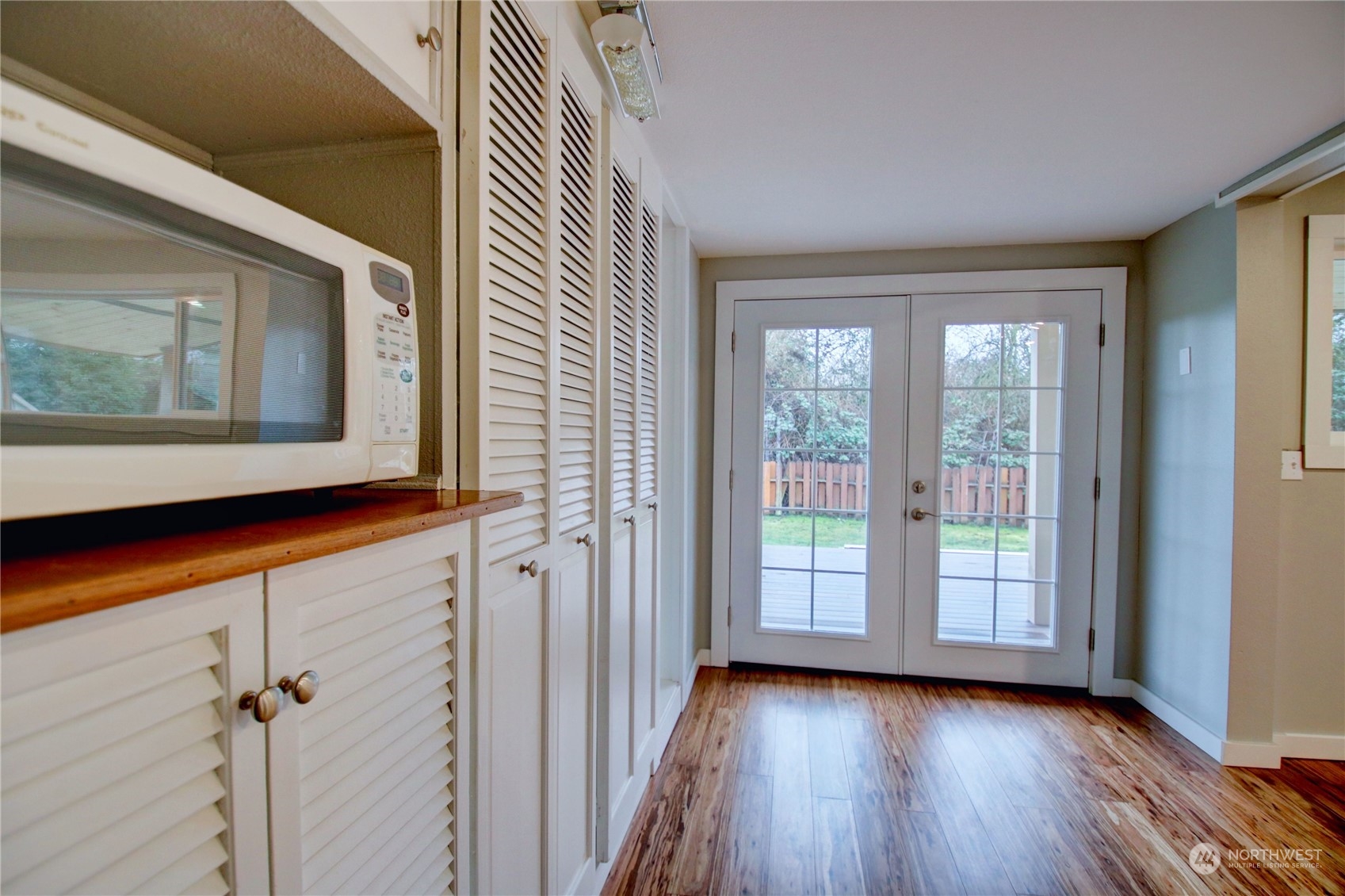 16614 Dunbar Road Mount Vernon, WA 98273 - Photo 13 of 40 a view of an entryway with wooden floor