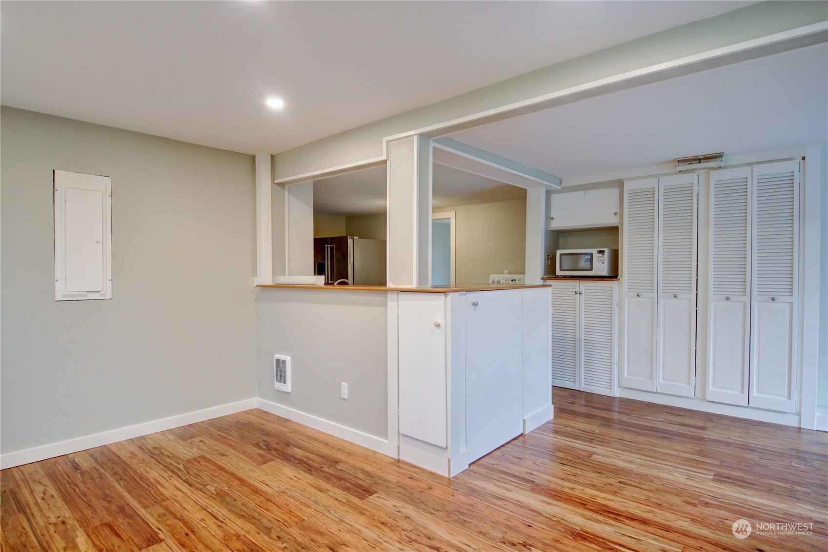 16614 Dunbar Road Mount Vernon, WA 98273 - Photo 14 of 40 a view of a hallway with wooden floor and a bathroom
