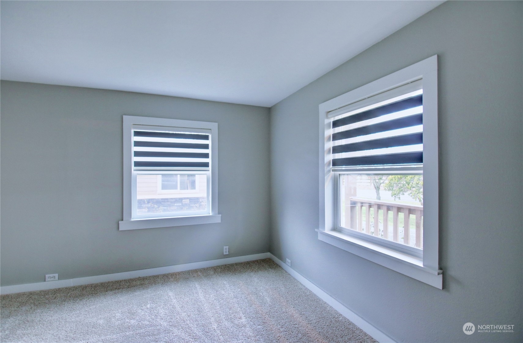 16614 Dunbar Road Mount Vernon, WA 98273 - Photo 17 of 40 an empty room with a window