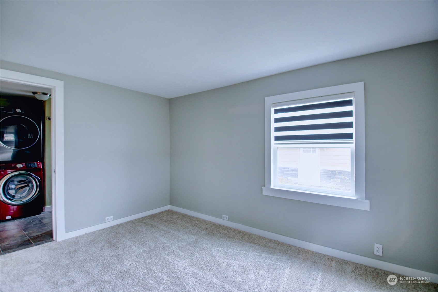 16614 Dunbar Road Mount Vernon, WA 98273 - Photo 18 of 40 an empty room with a window
