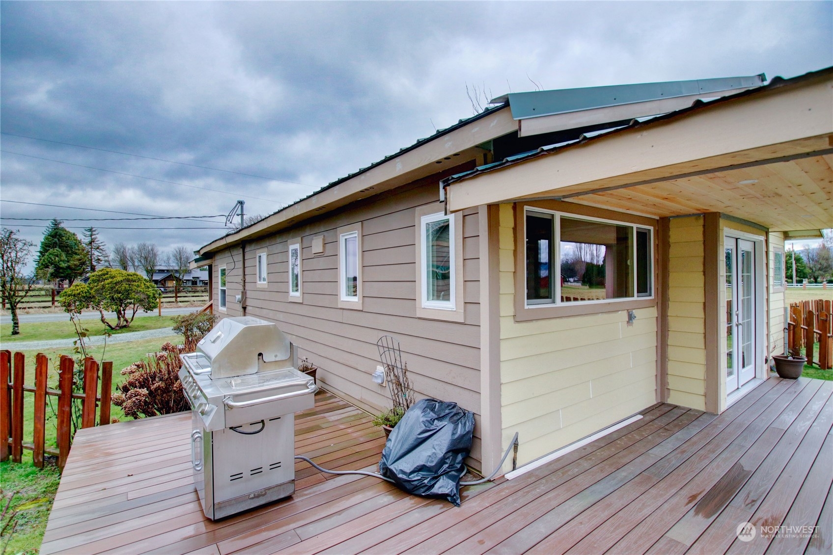 16614 Dunbar Road Mount Vernon, WA 98273 - Photo 30 of 40 a front view of a house with seating space