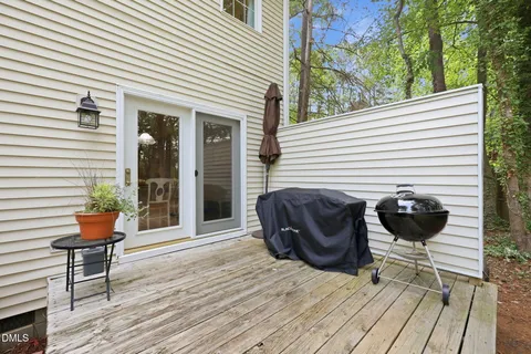 a view of a house with backyard and a tree