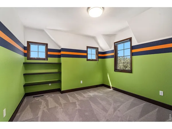 a view of empty room with window