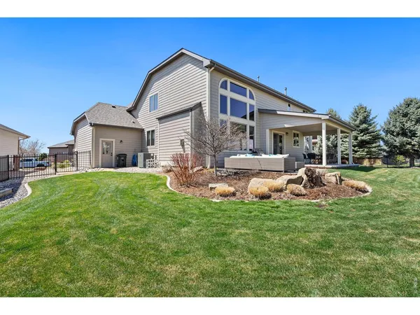 a view of a house with backyard and porch