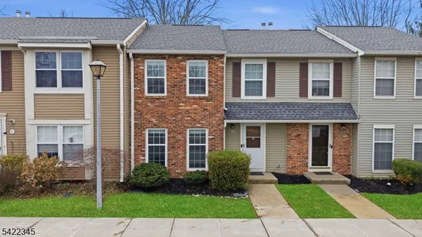 $425,000 | 72 Boxgrove Place, Somerset, NJ 08873