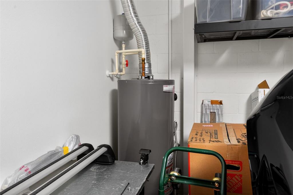 10710 Falling Leaf Court Parrish, FL 34219 - Photo 45 of 50 a room with furniture and equipment