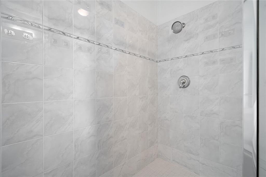 3820 Roswell Road Northeast, Unit 901 Atlanta, GA 30342 - Photo 16 of 33