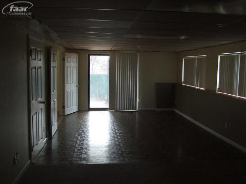 1093 North Linden Road Flint, MI 48532 - Photo 20 of 23 20166646-19.JPG