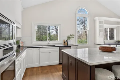 $1,300,000 | 2102 Kehrs Ridge Drive, Chesterfield, MO 63005