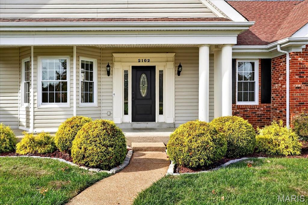 2102 Kehrs Ridge Drive Chesterfield, MO 63005 - Photo 2 of 39