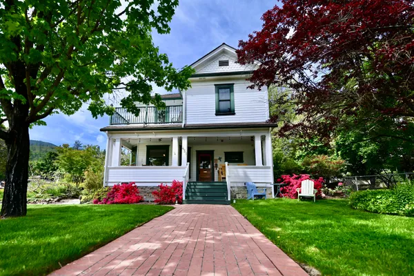 $1,249,000 | 451 North Main Street, Ashland, OR 97520