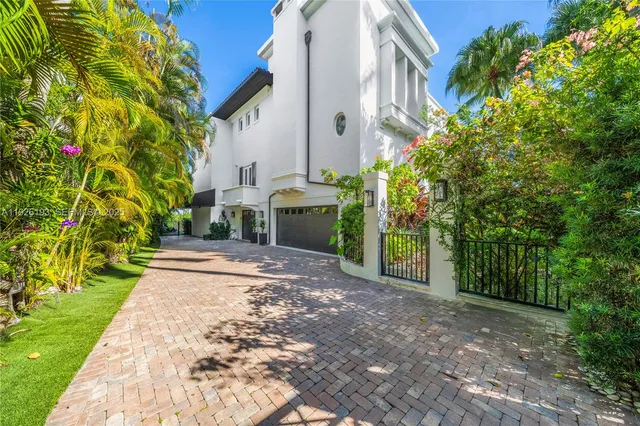 $16,850,000 | 3333 Poinciana Avenue, Miami, FL 33133