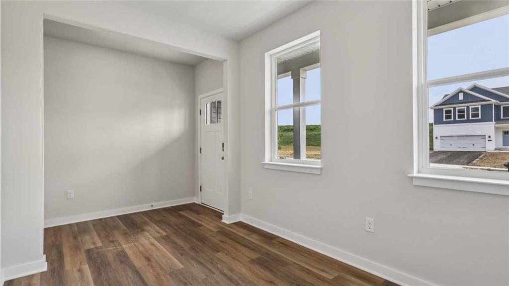 1099 Peachtree Road Carnegie, PA 15106 - Photo 11 of 25 an empty room with a window