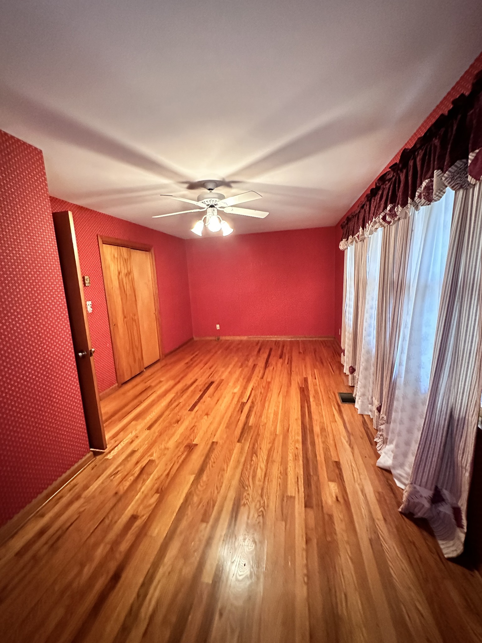 2180 South Williams Road Greenbrier, TN 37073 - Photo 11 of 19 a view of empty room with wooden floor and fan