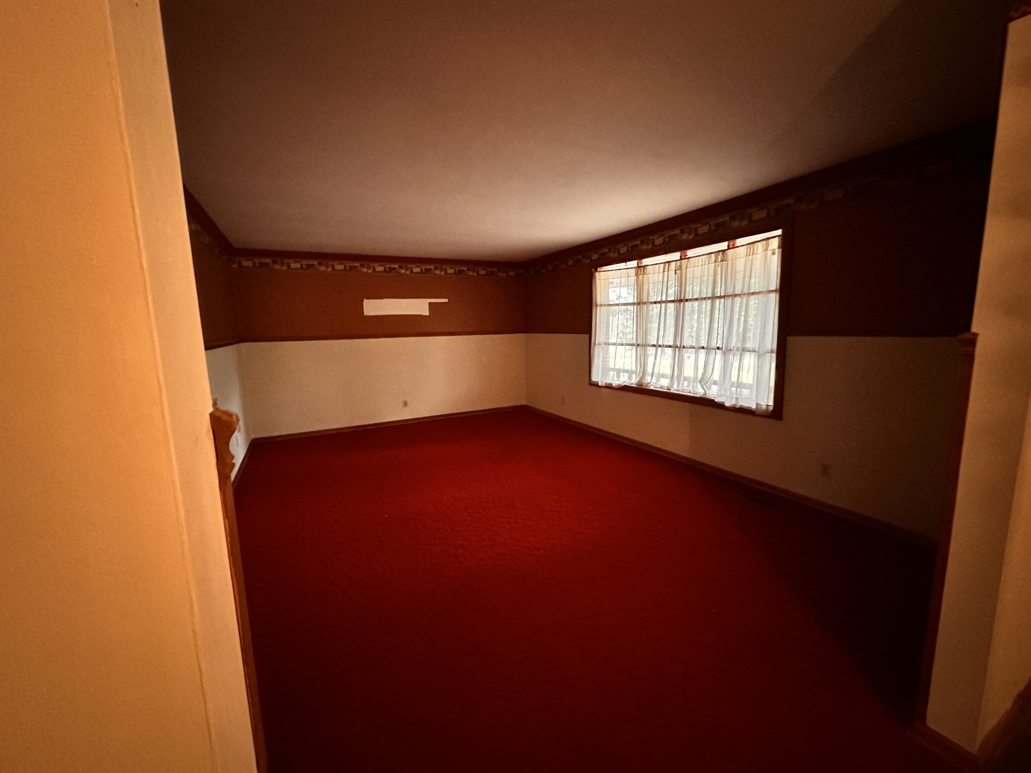 2180 South Williams Road Greenbrier, TN 37073 - Photo 3 of 19 an empty room with windows
