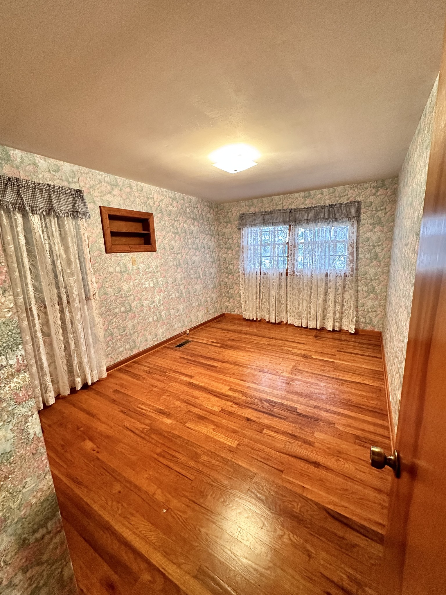 2180 South Williams Road Greenbrier, TN 37073 - Photo 10 of 19 an empty room with wooden floor and windows