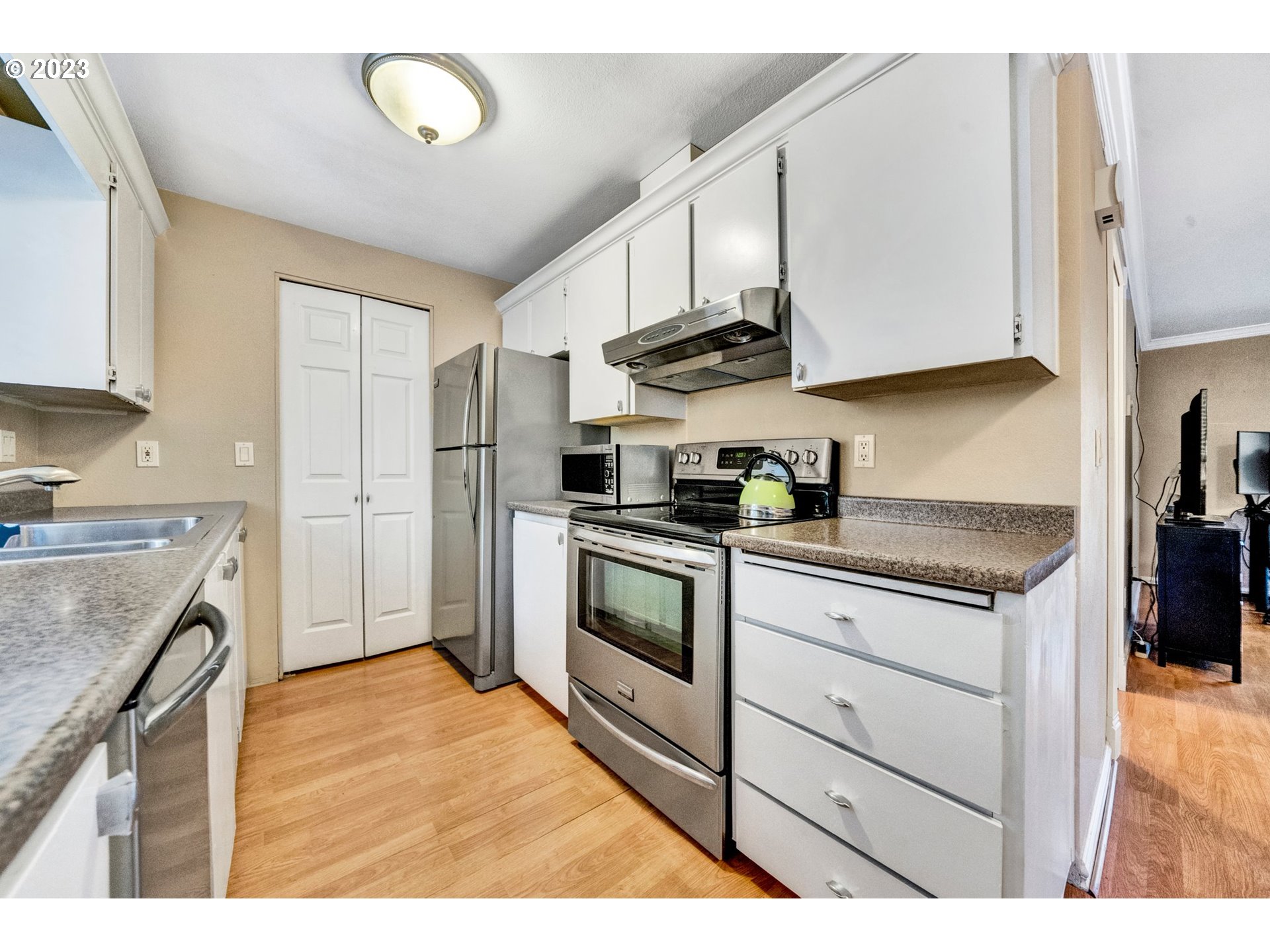 12606 Northwest Barnes Road, Unit 6 Portland, OR 97229 - Photo 13 of 25 Gallery Image 13