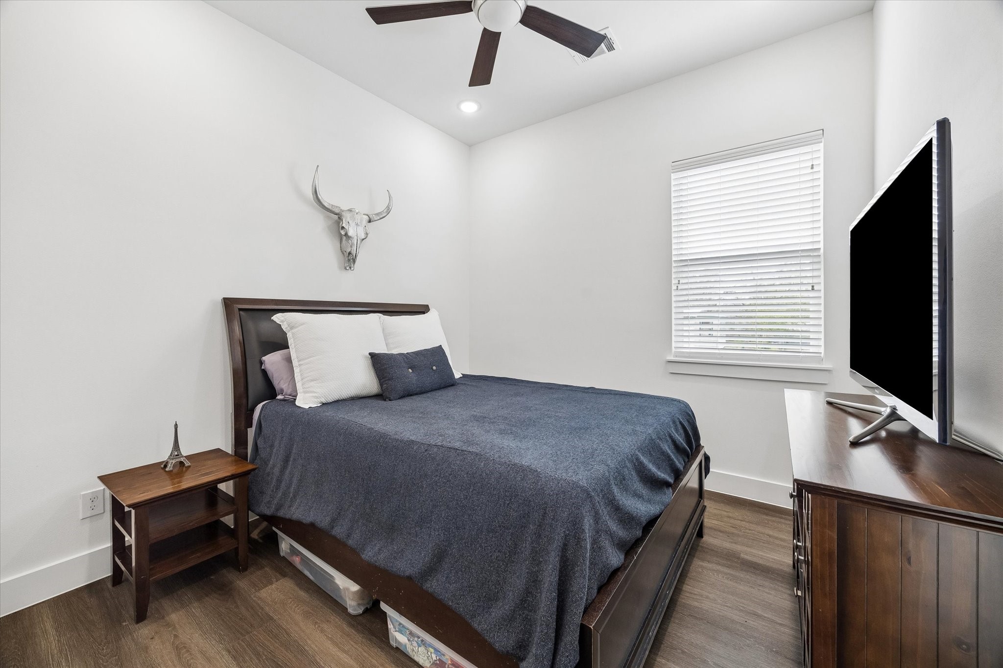 5318 Wunder Lane Houston, TX 77091 - Photo 18 of 25 a bedroom with a bed tv and a window