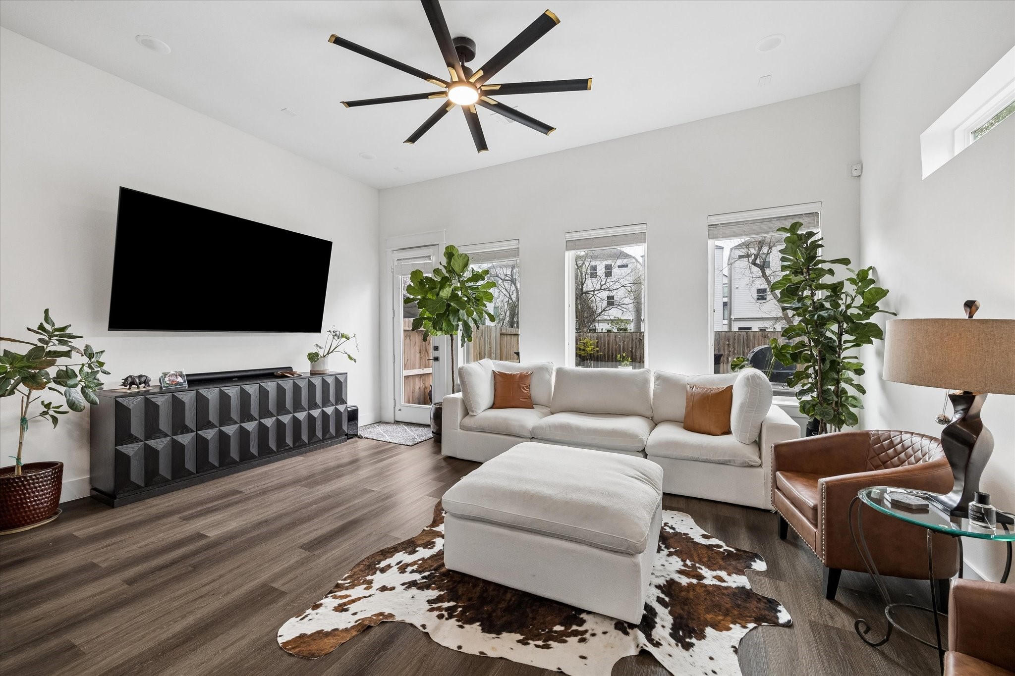 5318 Wunder Lane Houston, TX 77091 - Photo 4 of 25 a living room with furniture and a flat screen tv
