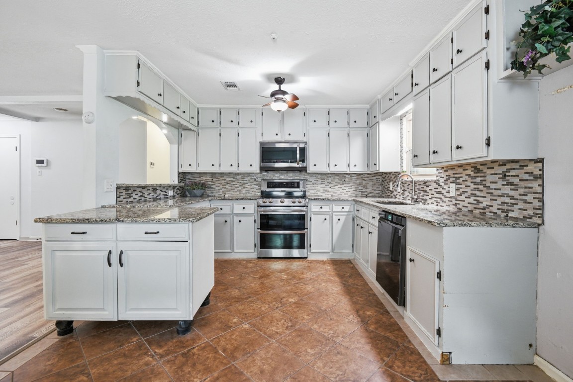 11080 Donna Conroe, TX 77306 - Photo 5 of 26