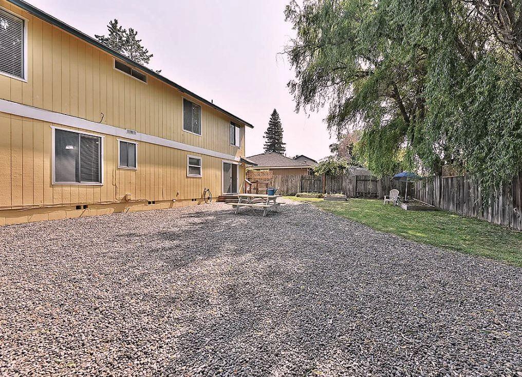 2749 Aldersgate Road Medford, OR 97504 - Photo 29 of 36 long backyard jaedidt