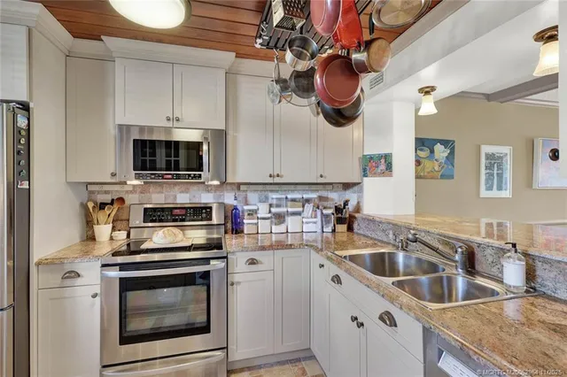 a view of kitchen and dining area with furniture