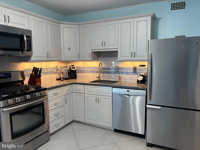 $2,850 | 5225 Pooks Hill Road, Unit 528N, Bethesda, MD 20814