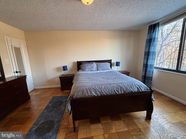 $2,850 | 5225 Pooks Hill Road, Unit 528N, Bethesda, MD 20814