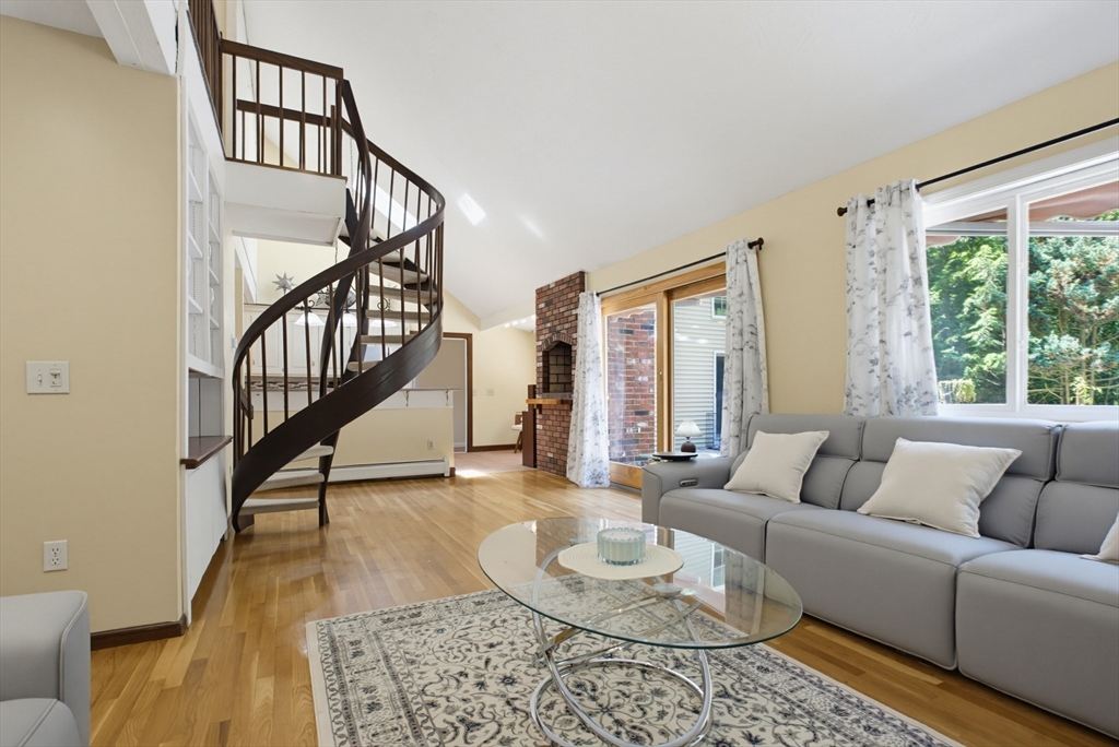 47 Old Village Road Sturbridge, MA 01566 - Photo 6 of 42
