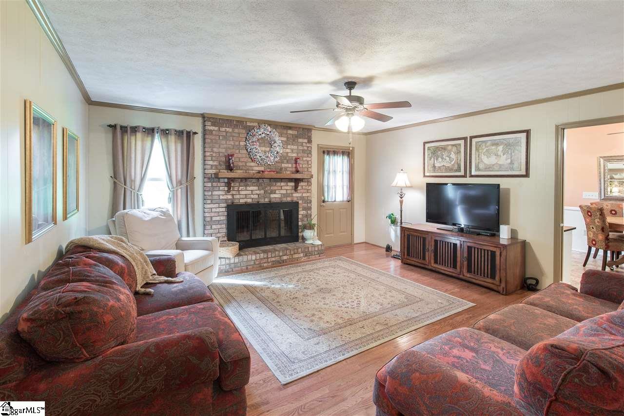 916 Fargo Street Mauldin, SC 29662 - Photo 5 of 25 Gallery Image 5